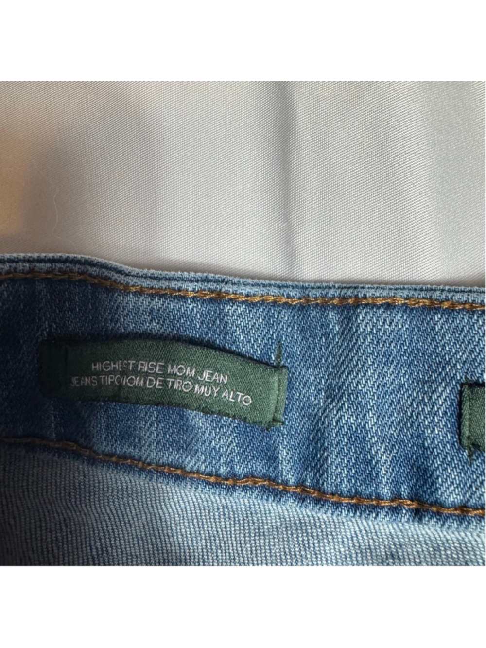 Women's Wild Fable High Rise Mom Jeans Size 4 Blue Distressed - Picture 4 of 7